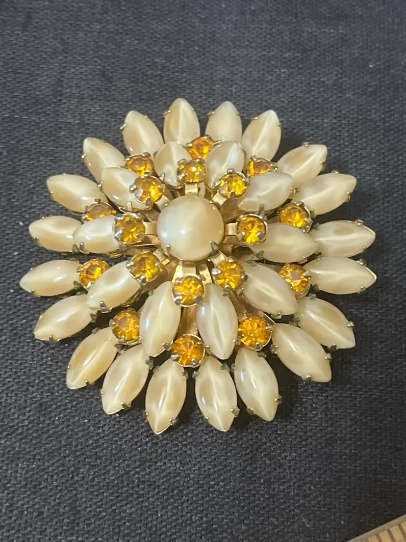 Vintage Givre Crème Glass Layered Dome Brooch