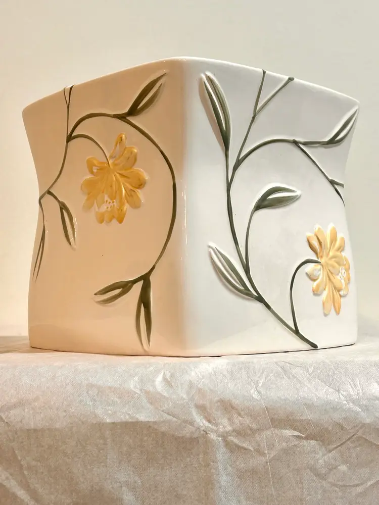 Croscill Penelope Earthenware Tissue Cover White, Goldenrod And Green