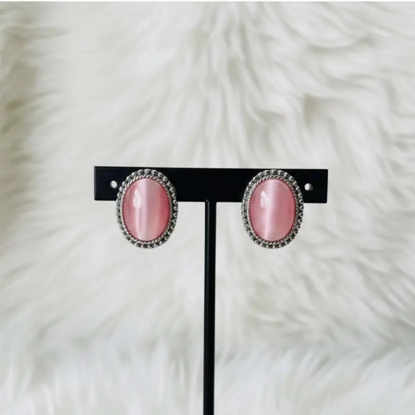 Vintage pink oval pierced earrings