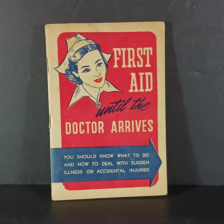 Vintage FIRST AID UNTIL THE DOCTOR ARRIVES BOOKLET Lincoln Income Life Insurance