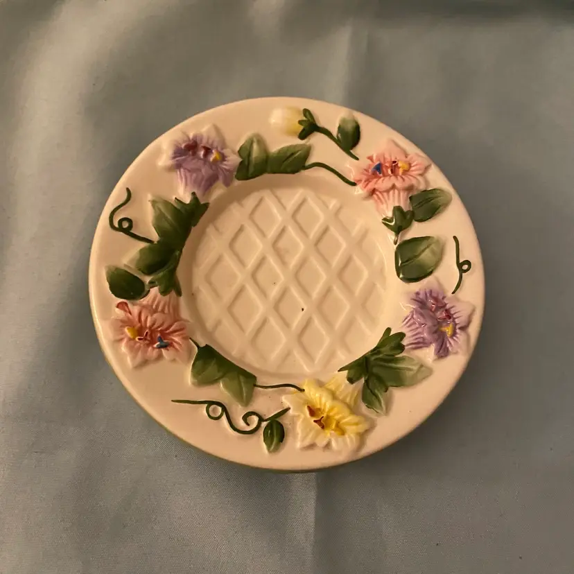 Yankee Candle Dish Plate 3.5” W Floral White W/ Lavender Pink Flowers Ceramic