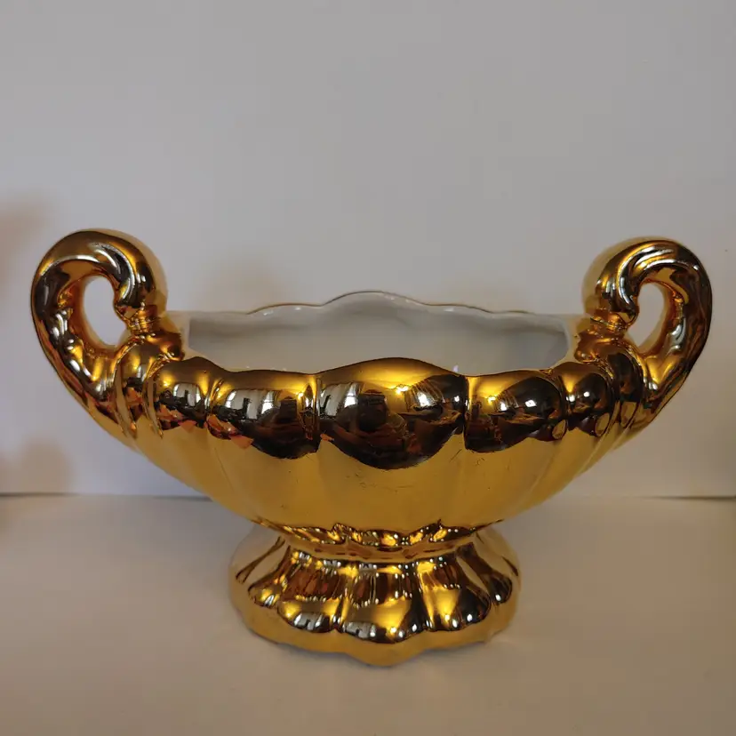 Swetye Pottery of Salem OH. Mid-century Porcelain Planter Bowl with 22K Gold. 1 small spot with gold missing. See pics. 9w x 5.5h.