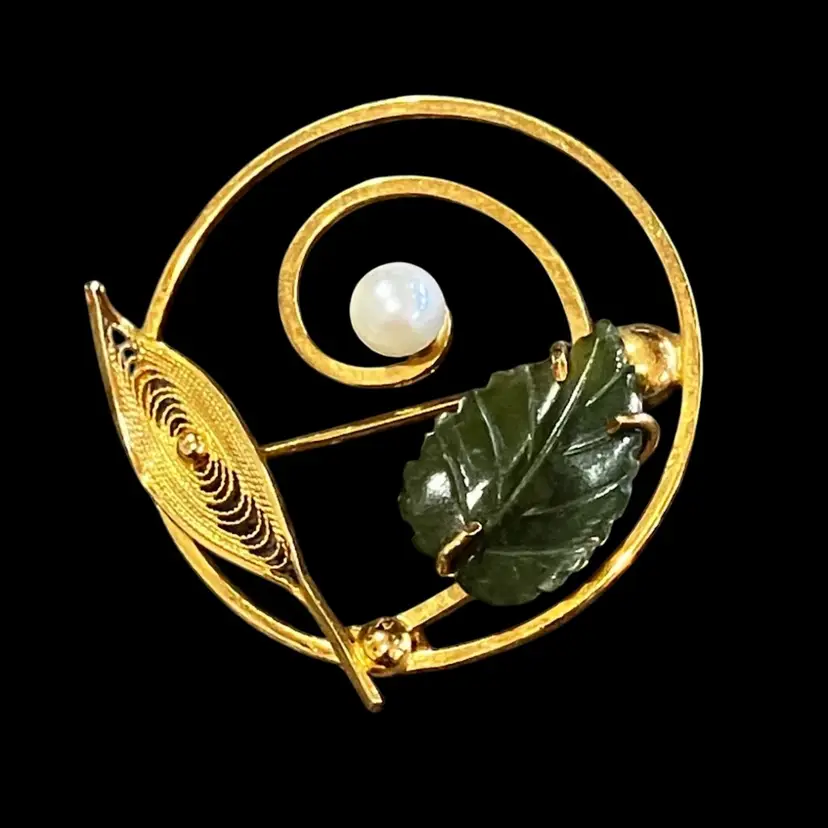 Sorrento Jade And 1/20 12k GF Filigree Spiral Brooch