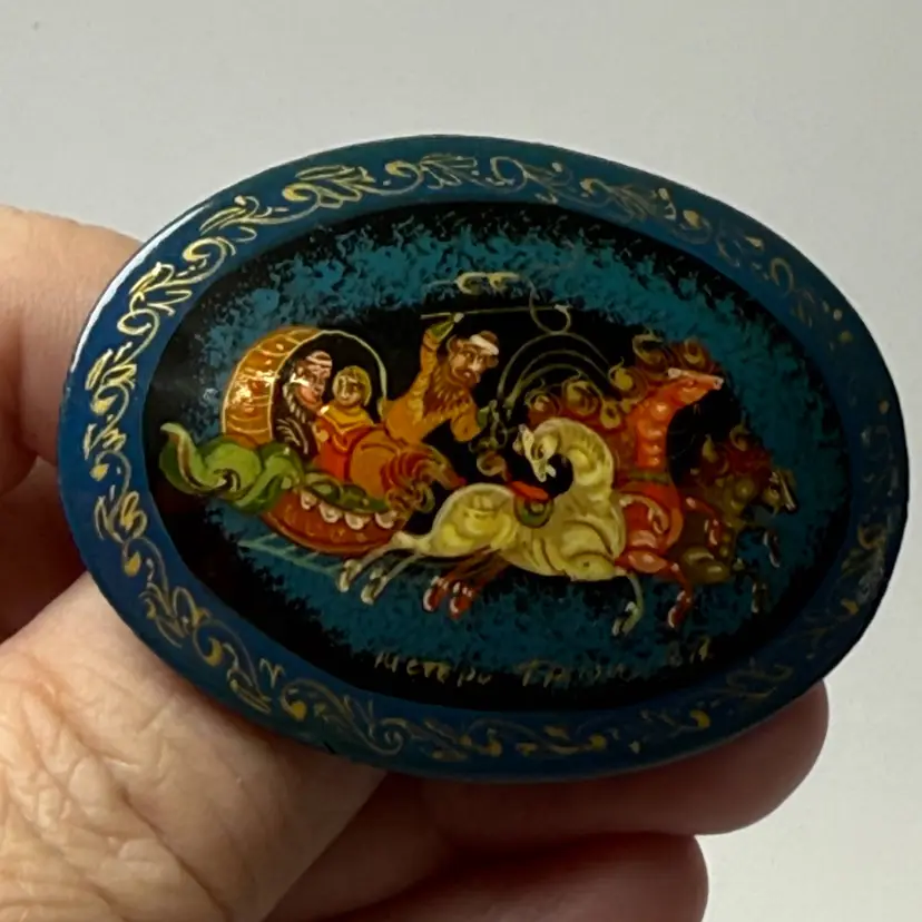 Russian Lacquer Brooch Pin Hand Painted Troika Horse Carriage Blue Signed Oval