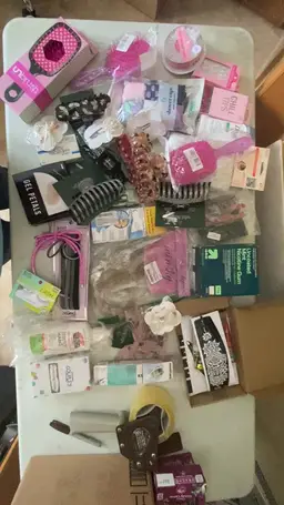 New Beauty & Hair Accessories Resellers 34 PC Lot #7070