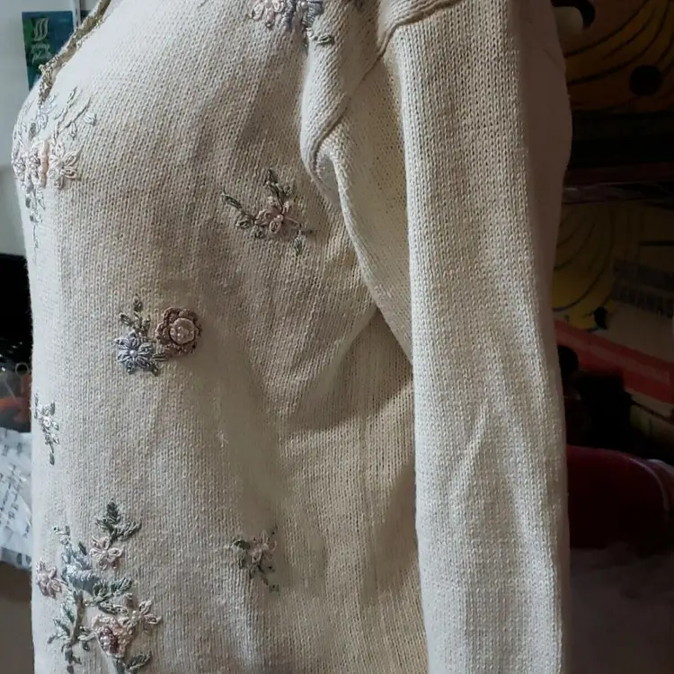 Yarnworks White Button Sweater Embroidered Pearl Flowers Crochet Details Large