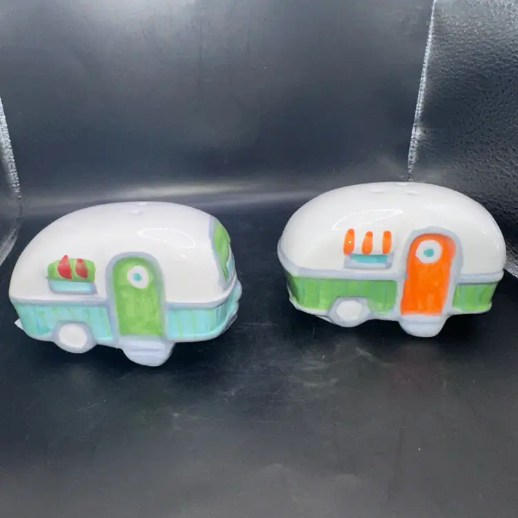 NWT BCL Beachcombers Coastal Life Campers Salt & Pepper Shaker Set