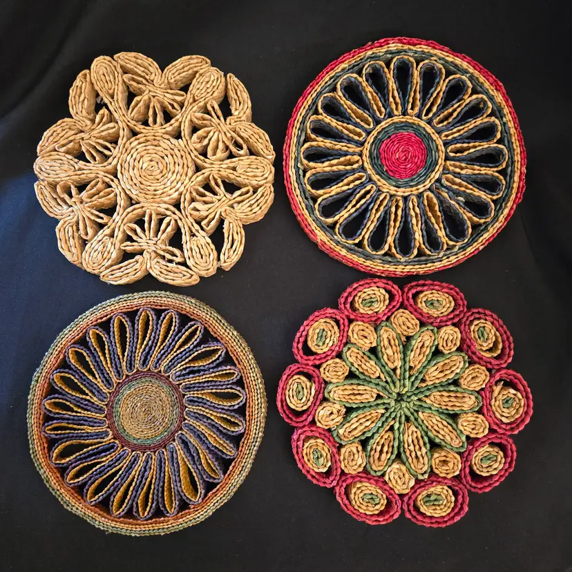 Woven Raffia Trivets Roundish Pot Holders Set of 4 Unbranded Various Sizes Multicolor