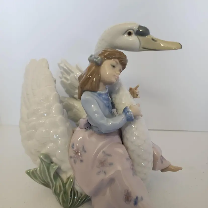 Lladro "A Swan's Song"