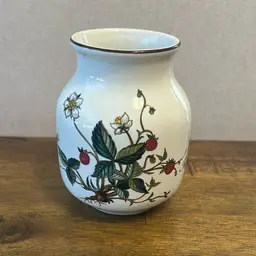 Villeroy & Boch Strawberry Bud Vase