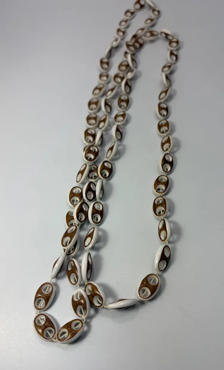 Vintage White and Wood Grain Pattern Plastic Oval Bead Necklace 47"