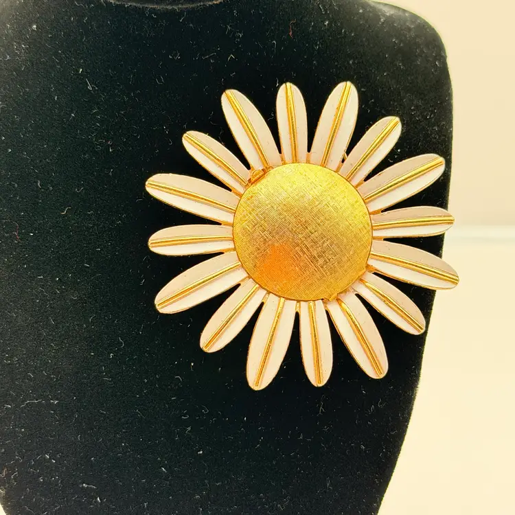 Vintage Avon Perfume Locket Daisy Floral Brooch