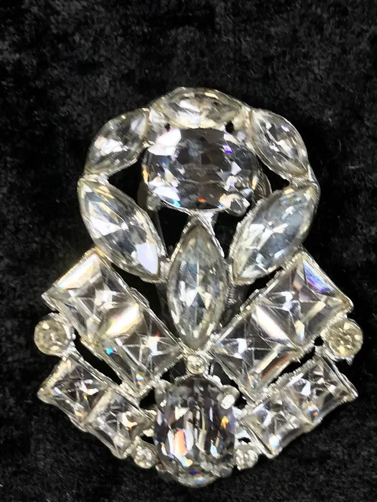 Rare Unsigned Eisenberg by Agnini & Singer Pre-1935 Rhodium Plated Pot Metal And Rhinestone Dressy Clip