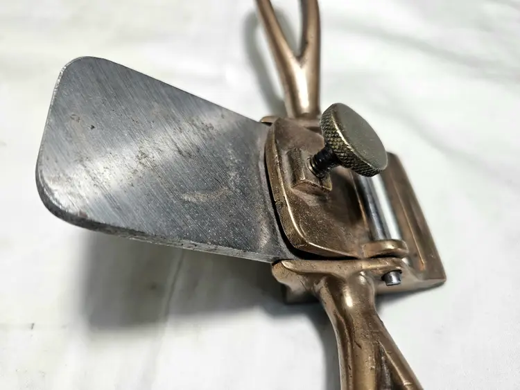 Bronze coach makers shave