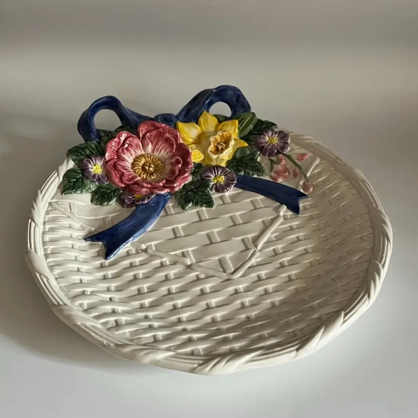 Fitz and Floyd 1995 Spring Basket- Serving/Wall Plate – 8.5” Diameter, 9.5” W with Bow, Floral Relief