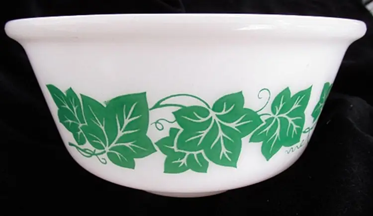 Vintage Hazel Atlas Green Ivy Grape Leaf Leaves Mixing Bowl 7" Milk Glass