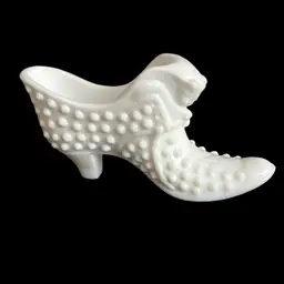 Milk Glass Hobnail Cat Show