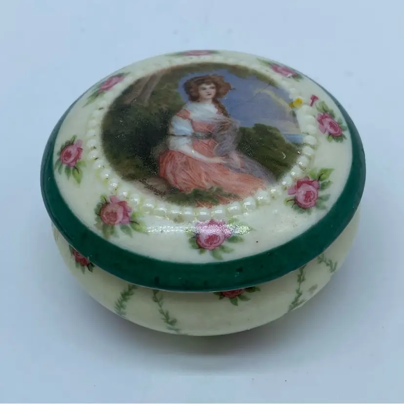 #4131 Porcelain trinket box featuring a Gainsborough Lady portrait and roses.