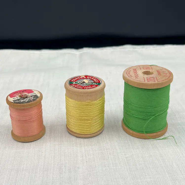 01: Choice Of 5 Wooden Thread Spools