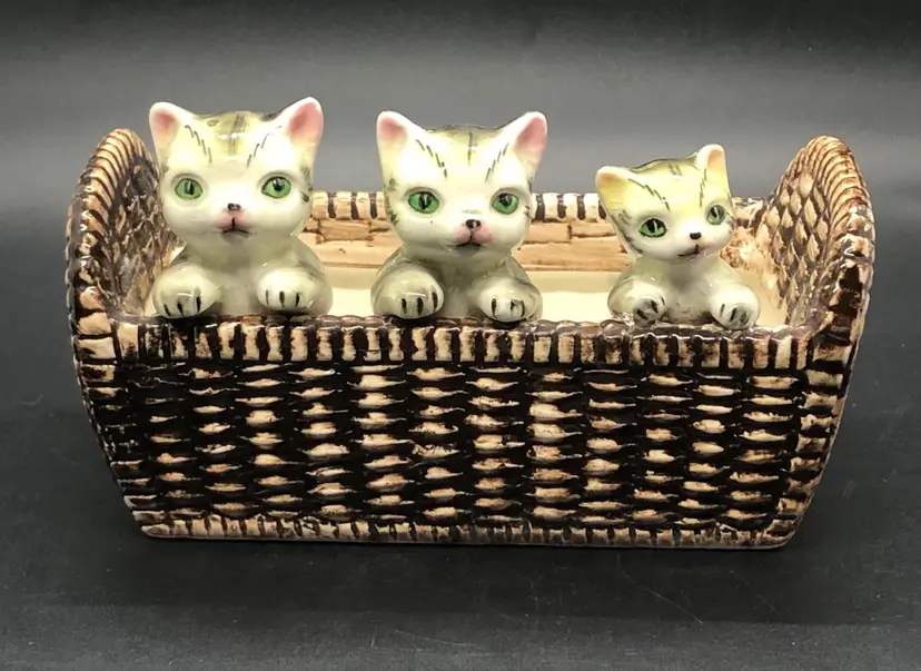 VINTAGE NAPCO GREEN EYED KITTENS IN A PLANTER BASKET 6”x2.5”x3.5” 