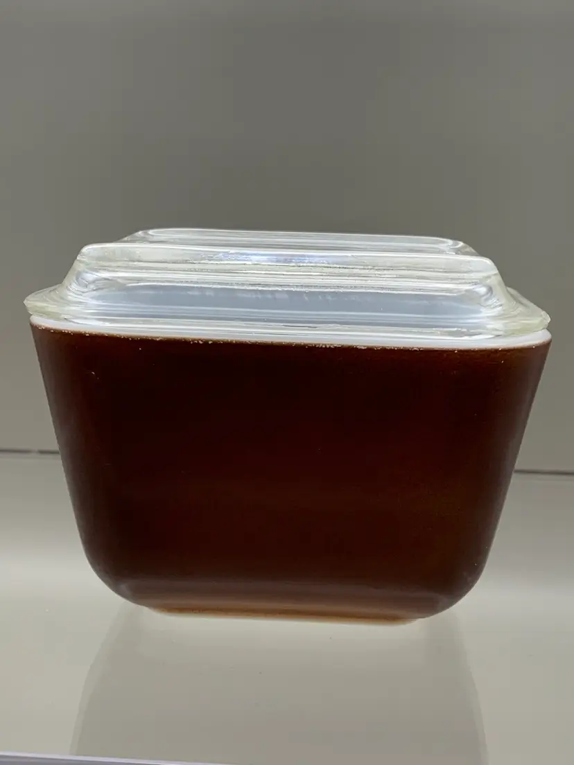 1.5 Cup Pyrex Brown Refrigerator Dish with Lid