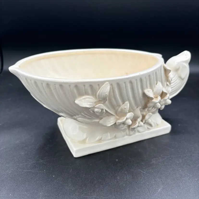 Vintage planter - made in Japan white 3-D flowers