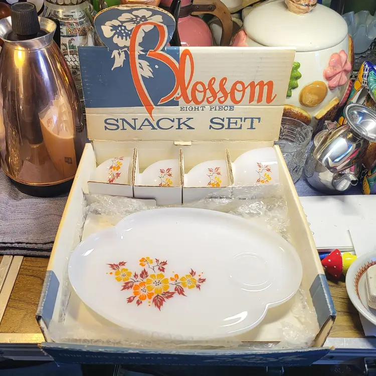 Federal Milk Glass Blossom Snack Set 4 Cups + 3 Plates