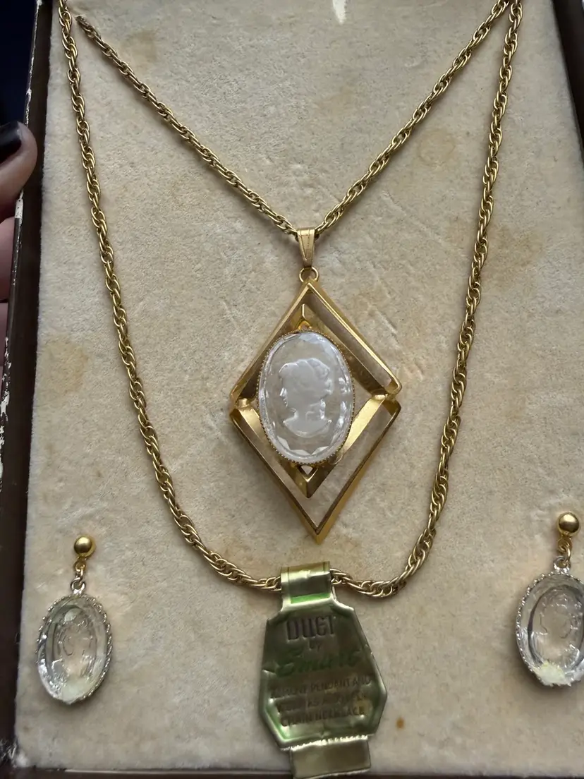 Vintage NIB Glass Cameo Necklace And Earrings 14 Kt HGE- Gorgeous Set