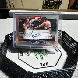 2025 Topps Chrome UFC Ailin Perez Rookie Auto