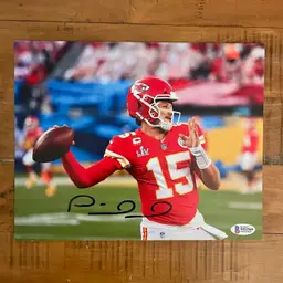 Patrick Mahomes (Kansas City Chiefs) Hand Signed 8x10 Photo With Beckett COA