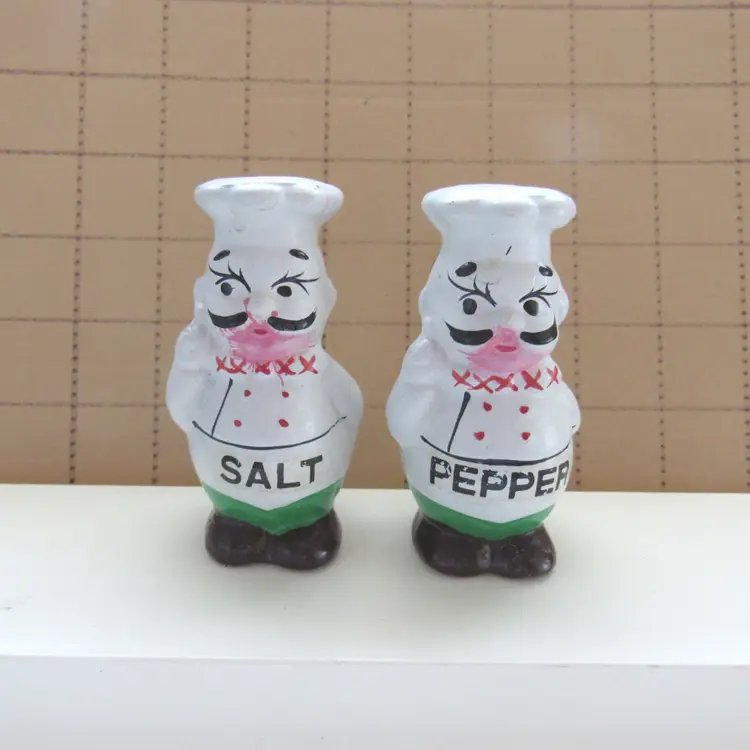 Vtg Chefs Salt and Pepper Shaker Set