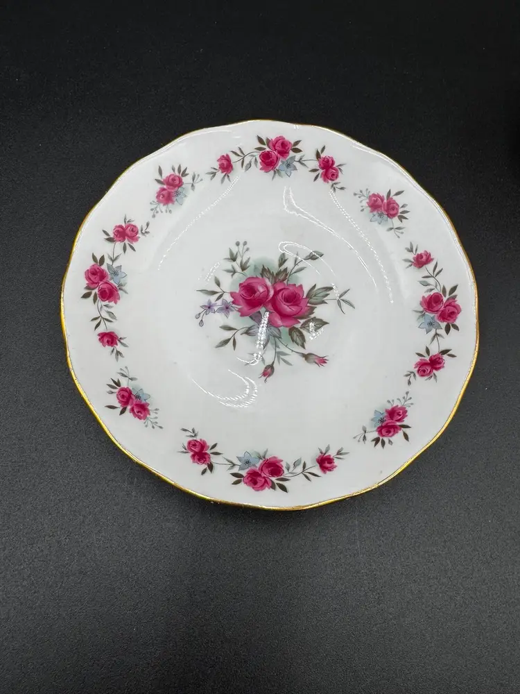 Queen Anne Pedestal Tea Cup H960 and Saucer F961 - England