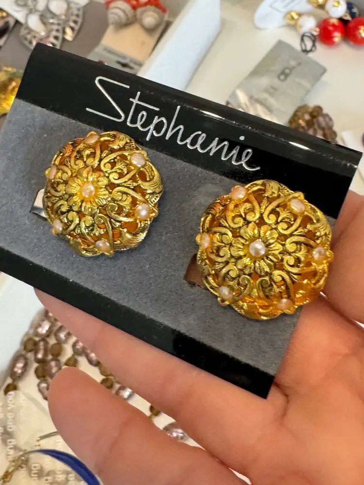 Vintage 80’s Stephanie Filigree Gold Plated clip On Floral Earrings