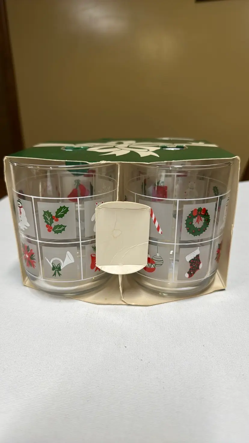 Libbey USA Set 4 Frosted Pane Christmas  Scenes 4" Tall Glasses New Pkg