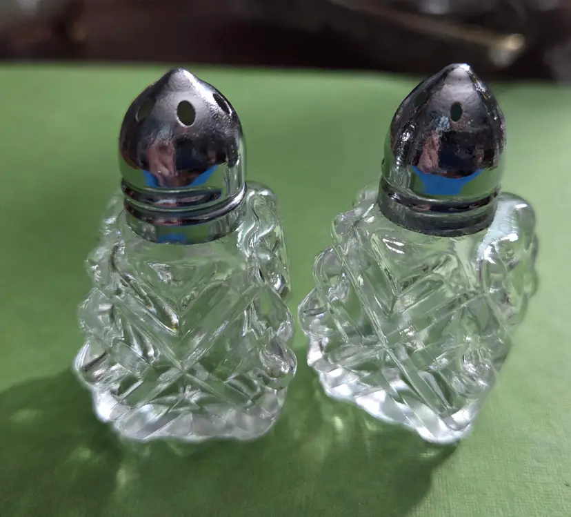 Art deco Salt and pepper shakers