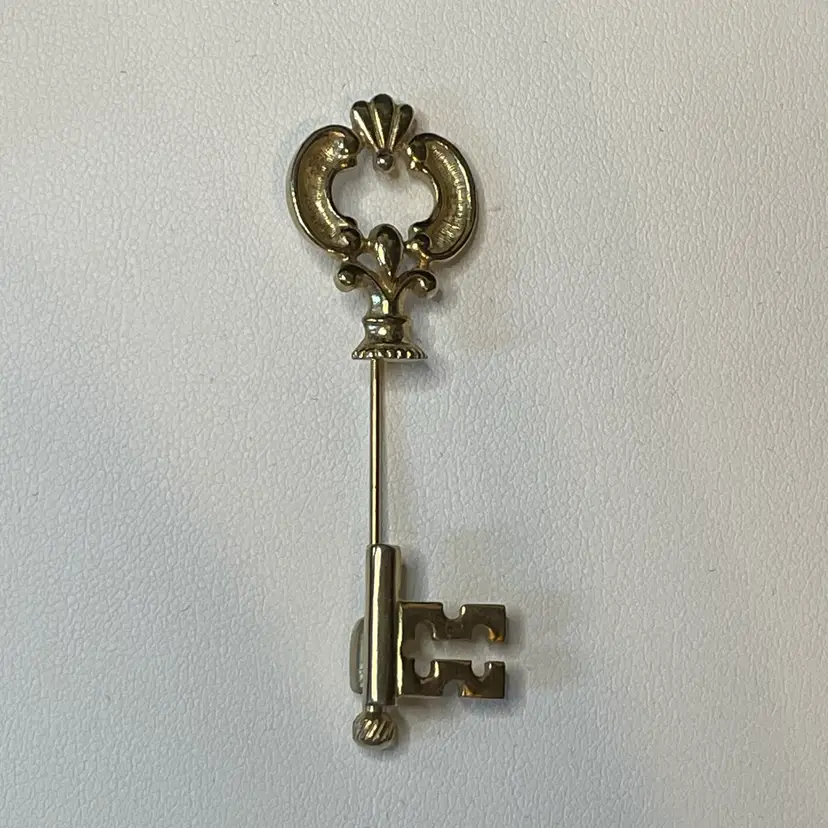 Avon Gold Tone Key Stick Pin