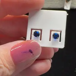 #28 Small Jewelry Item As Shown On Screen