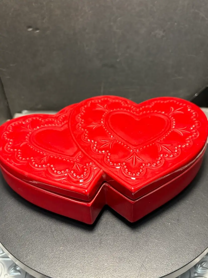 Double Heart Ceramic Trinket Box 1976      7.5” Long 1.5” Tall Valentines