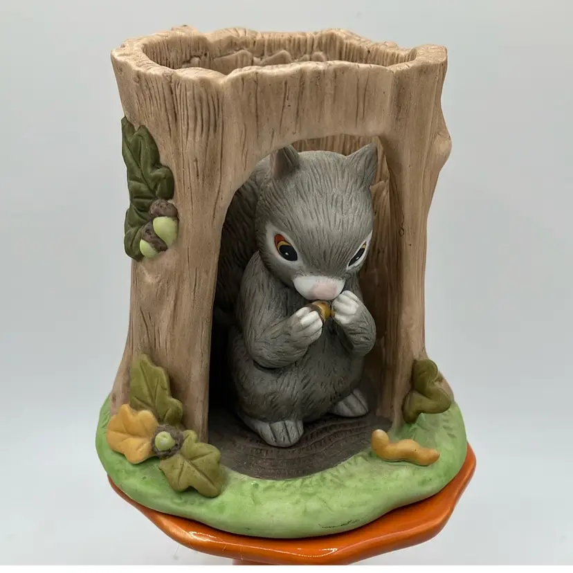 Vtg. Franklin Porcelain Woodland Surprises Squirrel In Tree w/ a Worm Friend Figurine-1984