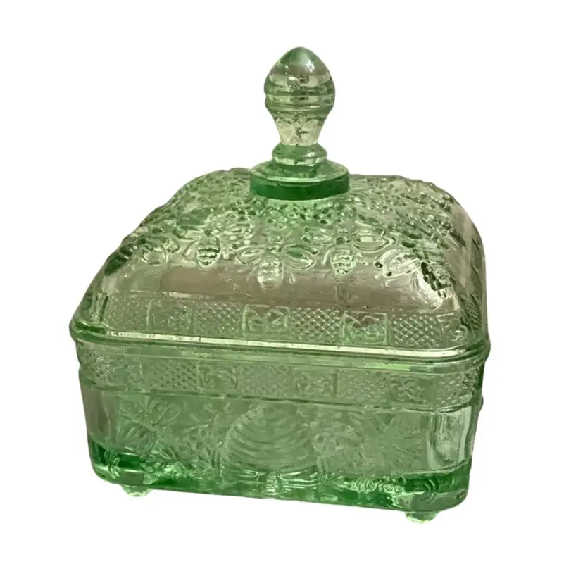 HTF- Vintage Indiana Glass Tiara Honey Bee Box Lidded Candy Dish In Chantilly Green 6 1/2” X 5 1/2”
