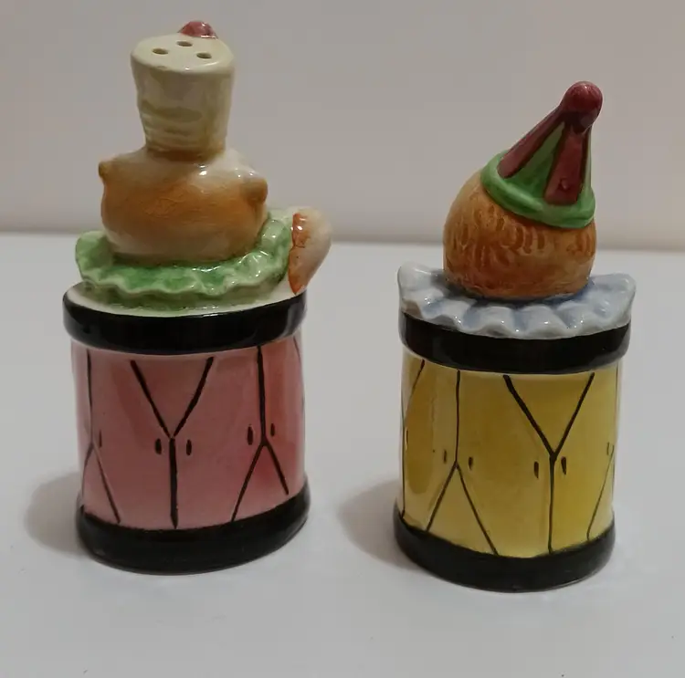 Adorable Vintage Circus Act Salt N Pepper Shakers