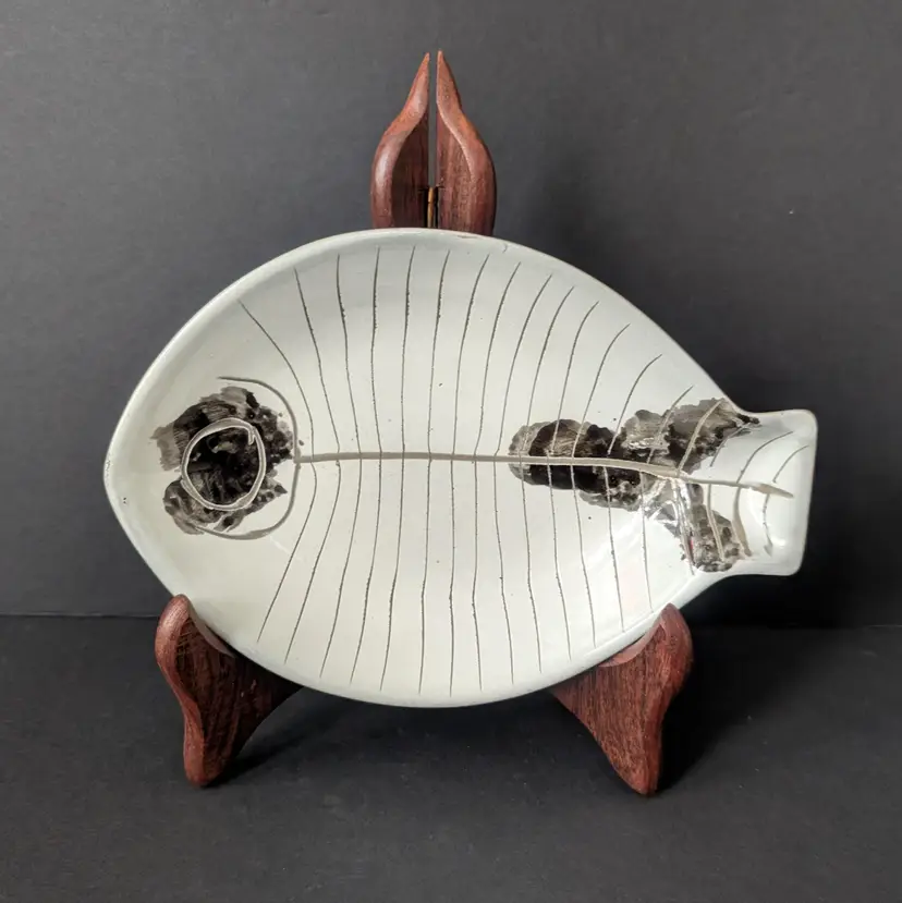 Mid Century Lagardo Tackett and Kenji Fujita Ceramic Fish Plate