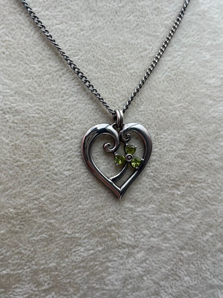 JMH JEWELRY Necklace Peridot Stones, Heart Shamrock, Sterling Silver Pendant