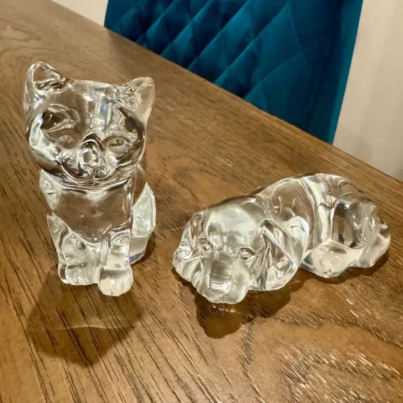 3.5” tall cat, 4” wide dog, Princess House lead crystal cat & dog figurine set. Cat has chip on ear