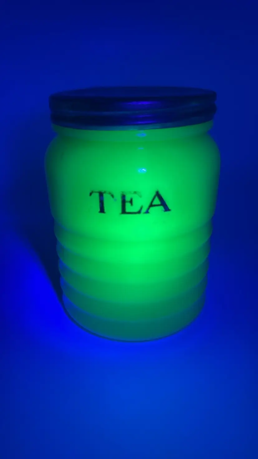 Jeannette Glass Jadeite Uranium Green Beehive Tea Canister 4.5” tall