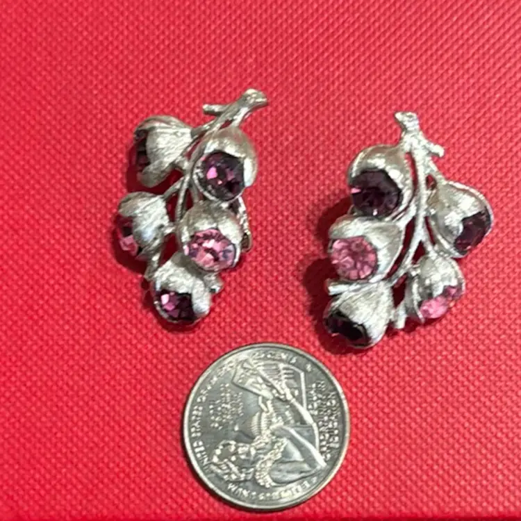 Sarah Coventry Vintage 1962 Wisteria/Pink Purple Clip-On Earrings Silver Tone