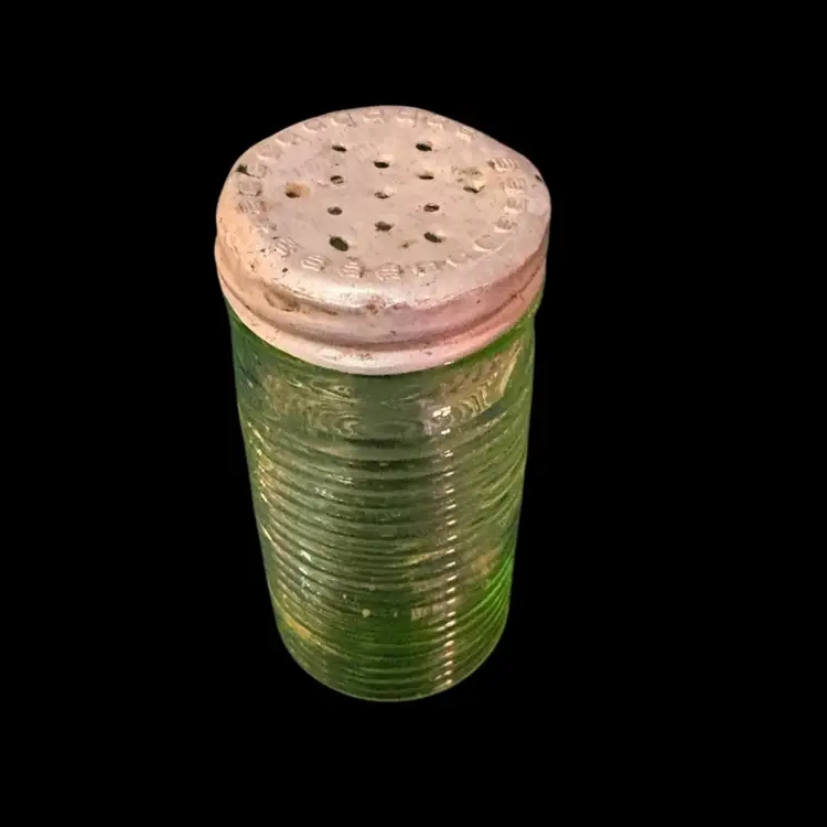 14 Ribbed Salt Shaker