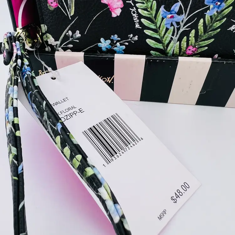 For The Maximalist Fashionista 🎁 NWT Betsey Johnson Zip Around Floral Clutch Wallet 4.5”x 8.5”