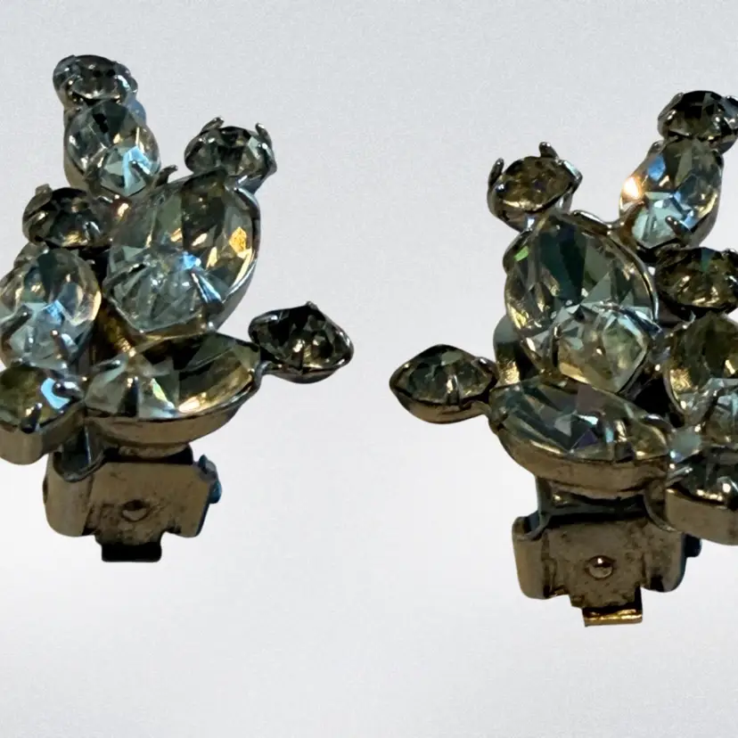 Vintage Weiss Clear Glass And Silver Toned Clip On Earrings 1 1/4”