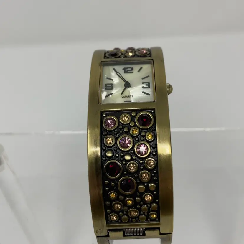 Vintage Working Avon “Lovely London Cuff Watch”! New Battery Installed May 2026! Hinged Closure! 2 1/2” Inside Diameter!